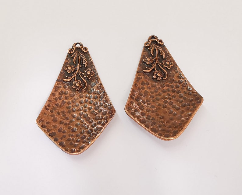 2 Hammered flower charms Antique copper plated charms (54x31mm) G25102