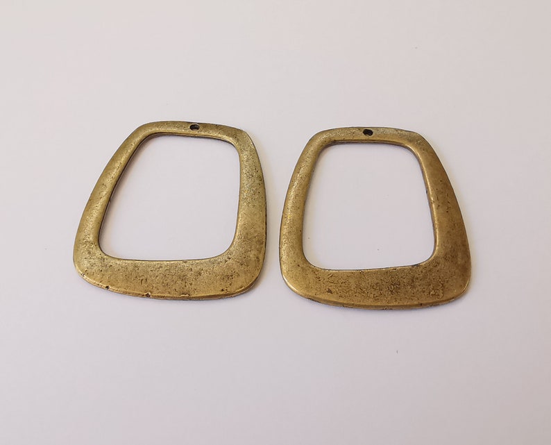 2 Geometric charms Antique bronze plated charms (44x37mm) G25342