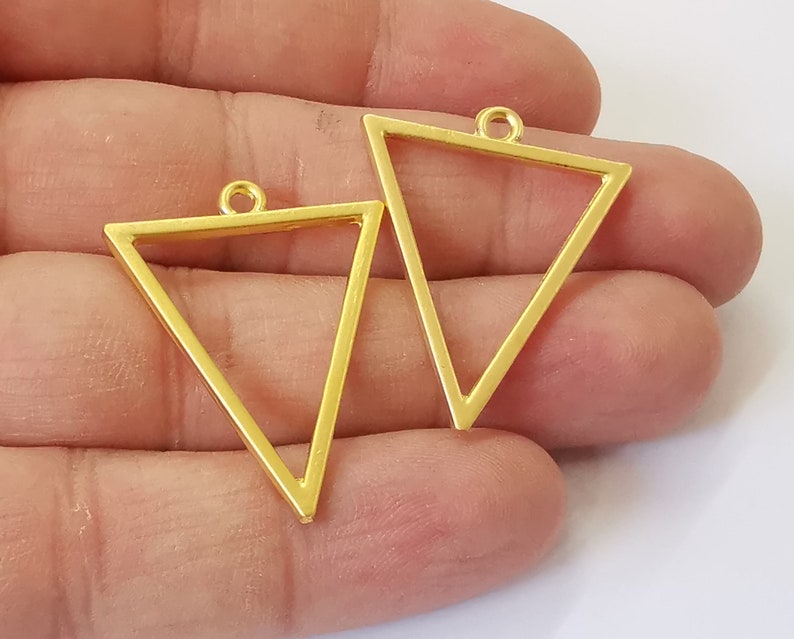 2 Triangle charms Gold plated charms (34x27mm) G25359