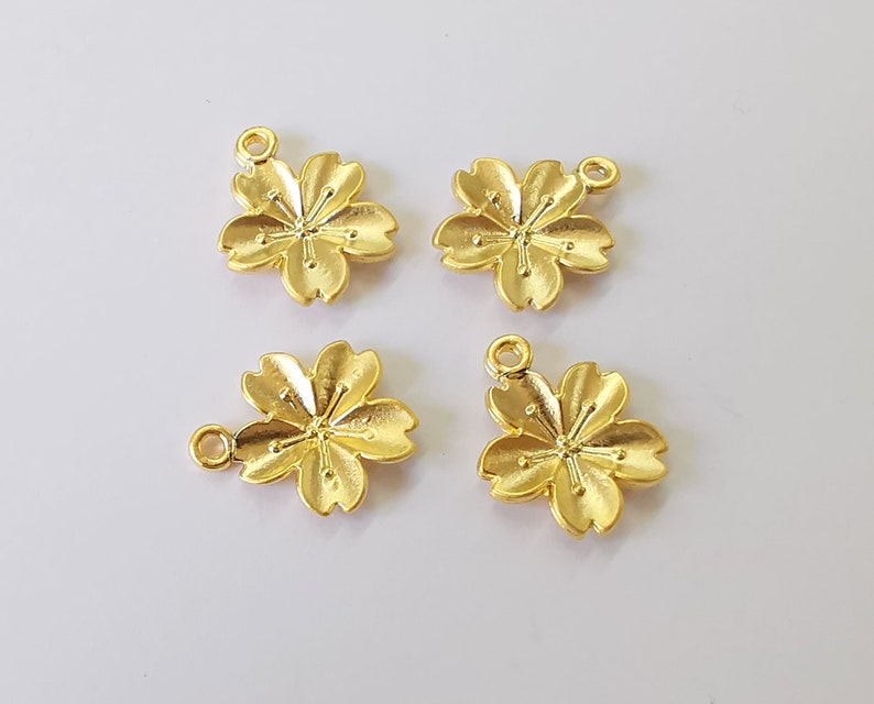 4 Flower charms Gold plated charms (20x17mm) G25360