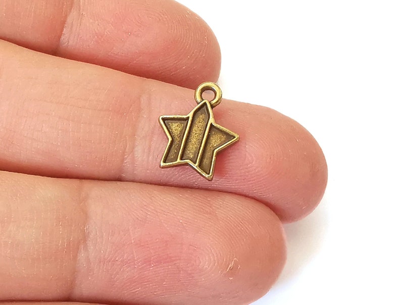 20 Star charms Antique bronze plated charms (14x11mm) G25132
