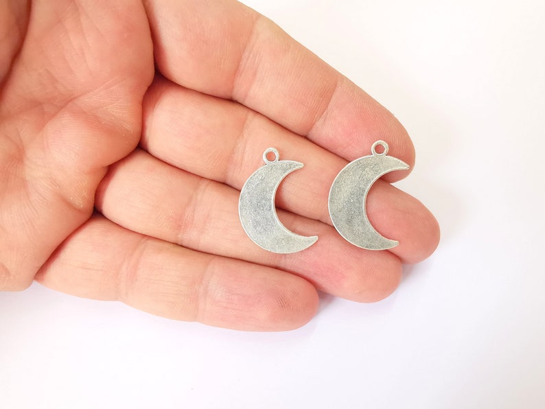 10 Crescent Moon Charms Antique Silver Plated Charms (26x18mm) G25151