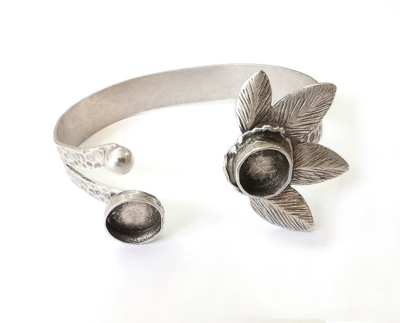 Leaves hammered bracelet brass cuff blank bezel Glass cabochon base Adjustable antique silver plated brass (11mm and 10mm Blanks ) G25164