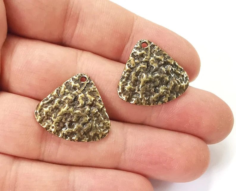 2 Organic shape charms Antique bronze plated charms (24x22mm) G27872