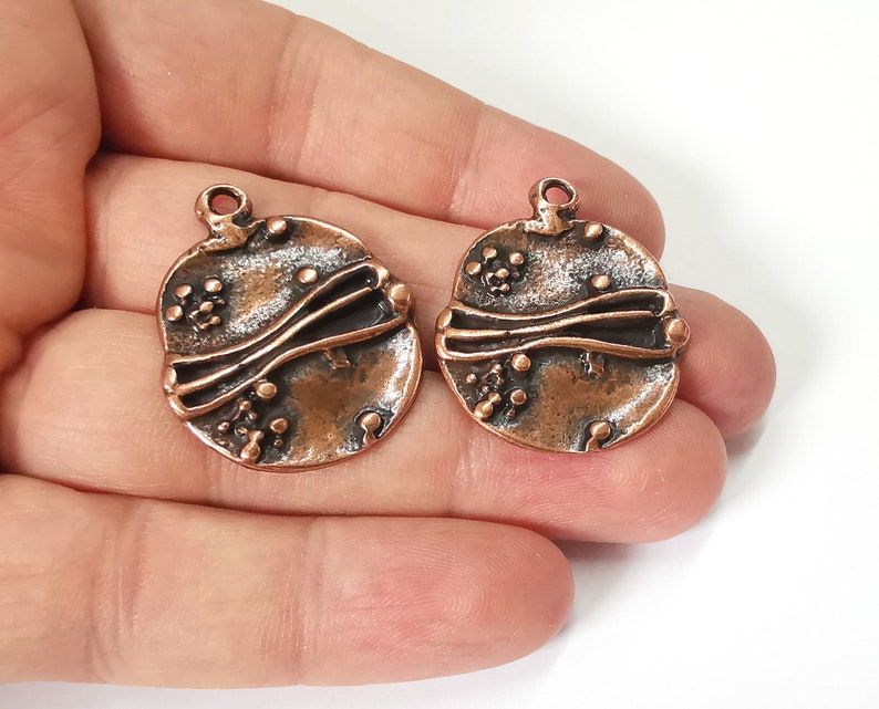 2 Ethnic round charms Antique copper plated charms (27x22mm) G25232