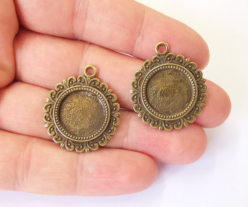 2 Frame Pendant Blank Antique Bronze Plated Pendant (31x27mm) (16mm Blank Size) G25240