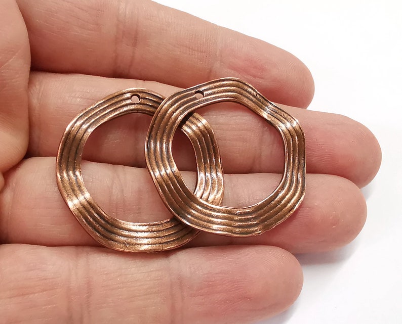 2 Wavy circle charms Antique copper plated charms (35mm) G25248