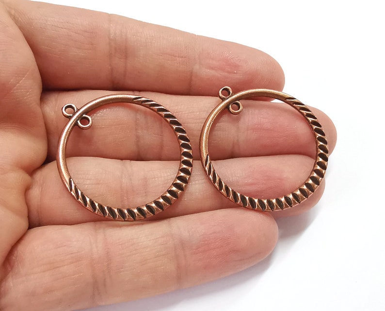 4 Ribbed round charms connector Double sided Antique copper plated charms (37x33 mm) G25249