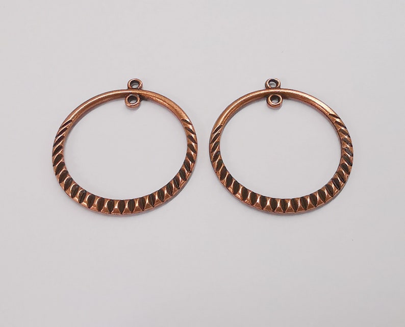 4 Ribbed round charms connector Double sided Antique copper plated charms (37x33 mm) G25249