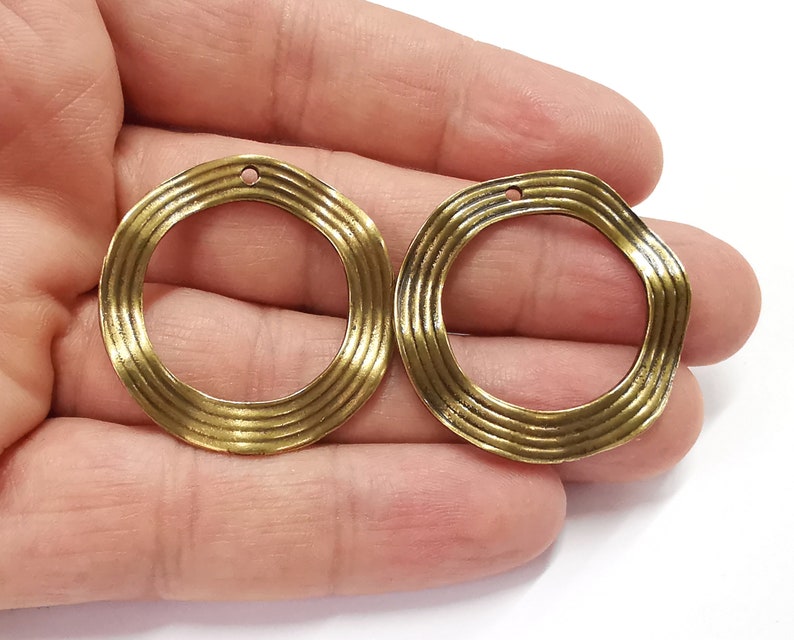 2 Wavy circle charms Antique bronze plated charms (35mm) G25252