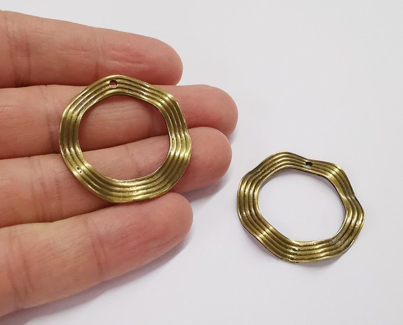 2 Wavy circle charms Antique bronze plated charms (35mm) G25252