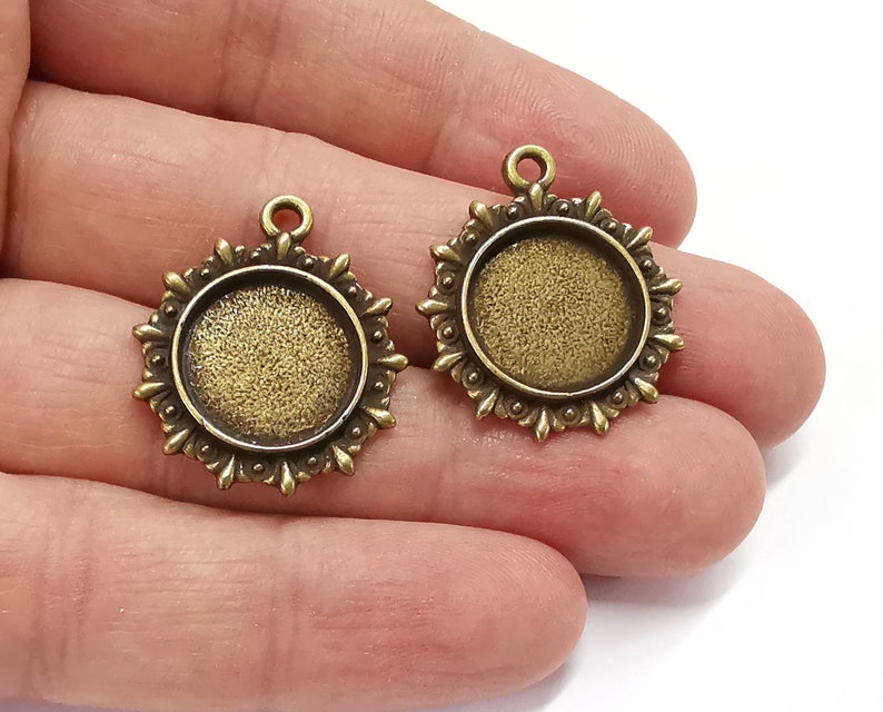 2 Frame pendant blank Antique bronze plated pendant (28x24mm) (16mm Blank Size) G25253