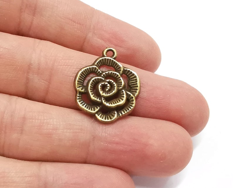 5 Flower charms Antique bronze plated charms (24x20mm) G25260