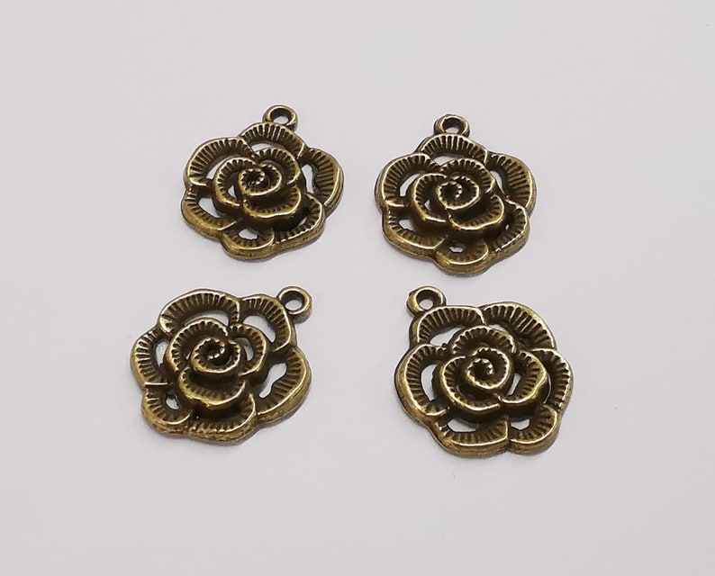5 Flower charms Antique bronze plated charms (24x20mm) G25260