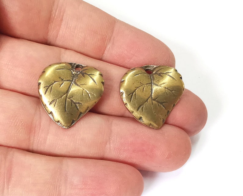 2 Leaf charms Antique bronze plated charms (24x22mm) G25270