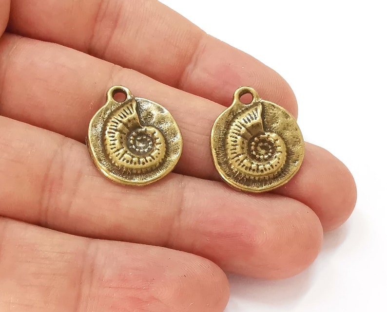 4 Ammonite round (double sided) charms Antique bronze plated charms (23x19mm) G25525