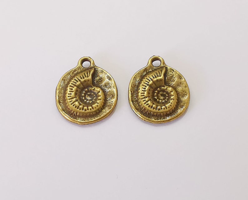4 Ammonite round (double sided) charms Antique bronze plated charms (23x19mm) G25525