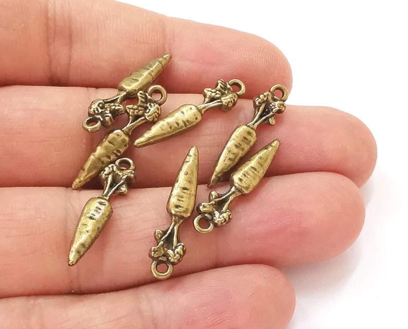 10 Carrot charms Antique bronze plated charms (24x6mm) G25526