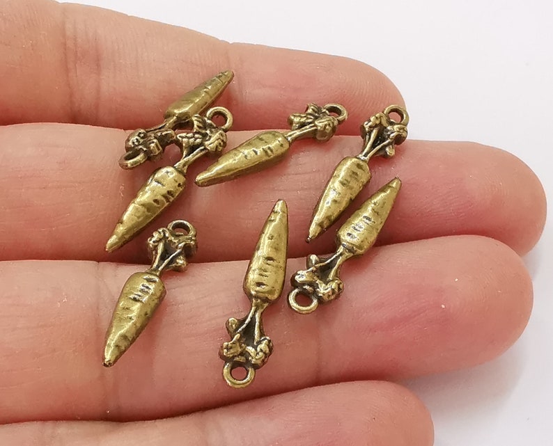 10 Carrot charms Antique bronze plated charms (24x6mm) G25526