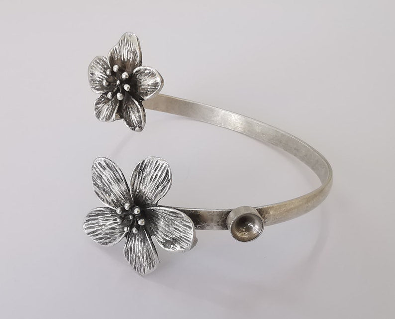 Flowers bracelet brass cuff blank bezel Glass cabochon base Adjustable size antique silver (8mm ) G24539