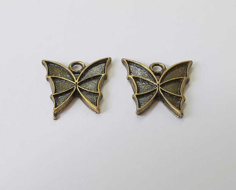 4 Butterfly charms Antique bronze plated charm (23x22mm) G25294