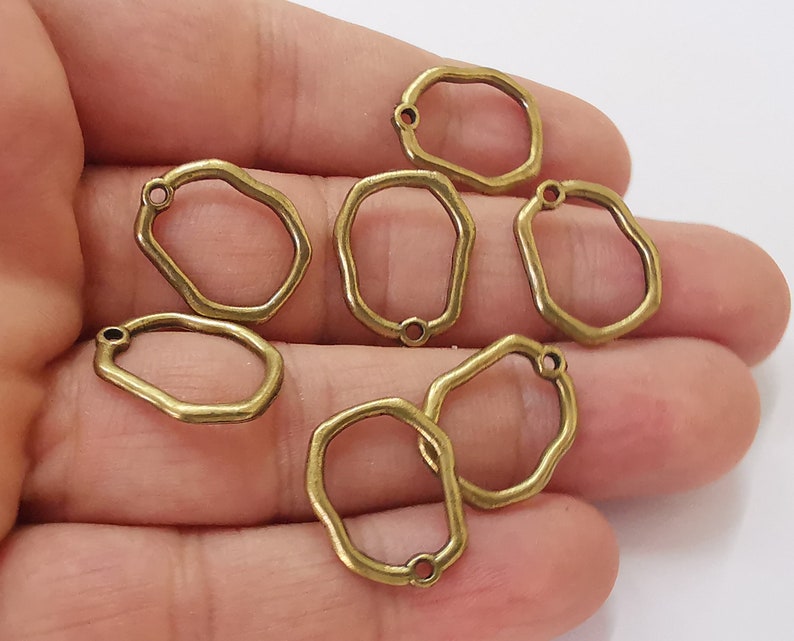 10 Round charms Antique bronze plated charms (19x15mm) G25558