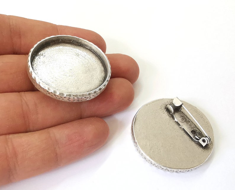 Hammered brooch holders Pin brooch Blanks Brooch Bezel Antique silver plated brooch Pin findings (35mm Bezel size) G25302