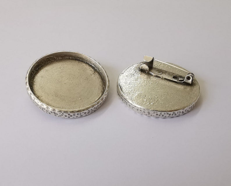 Hammered brooch holders Pin brooch Blanks Brooch Bezel Antique silver plated brooch Pin findings (35mm Bezel size) G25302