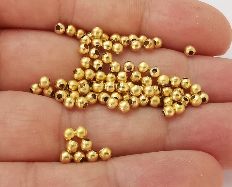 20 Round beads Gold plated beads (3mm) G25741