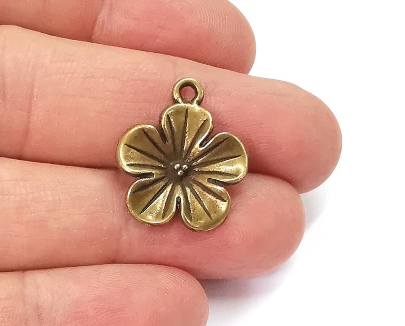 10 Flower charms Antique bronze plated charms (22x19mm) G25345