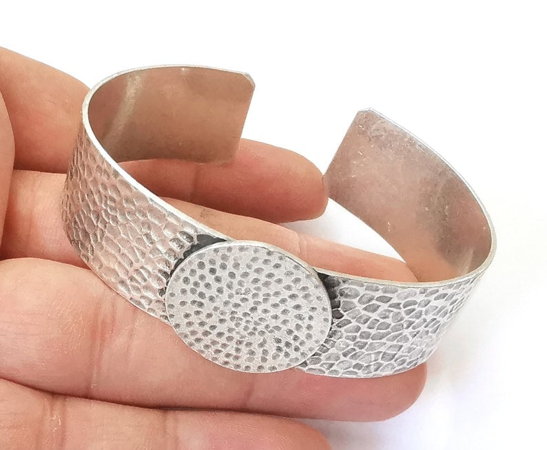 Hammered bracelet base blank resin Bezel Cuff Bezel Glass Cabochon base Adjustable Antique Silver (25mm ) G25357