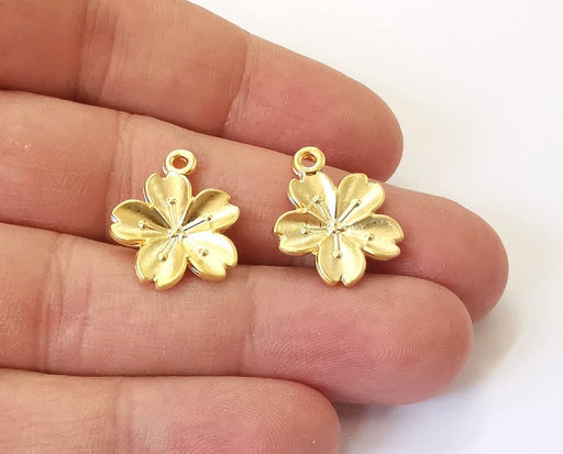 4 Flower charms Gold plated charms (20x17mm) G25360