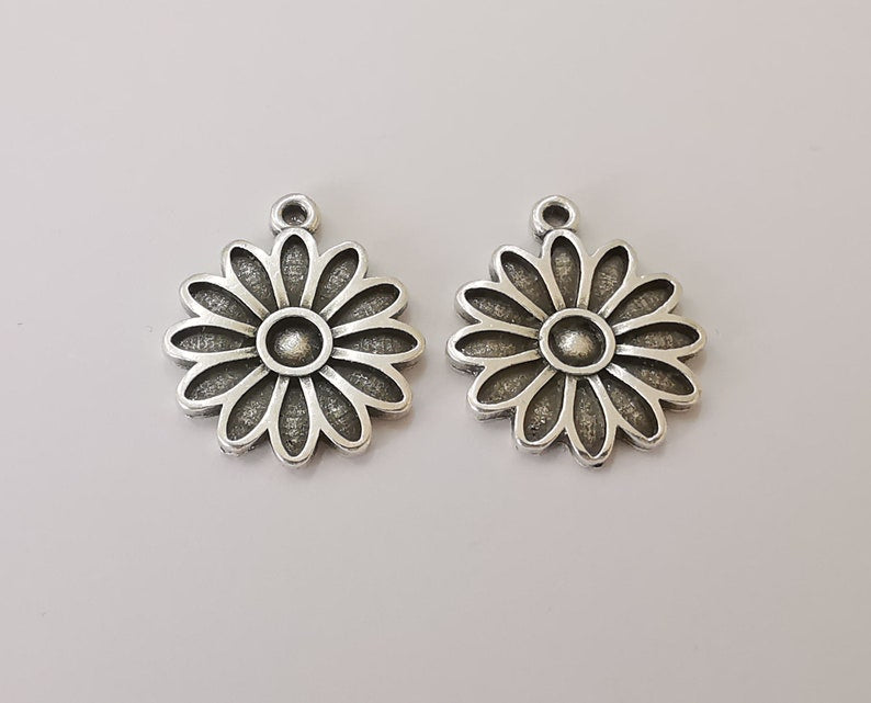 2 Flower charms Antique silver plated charms (27x22mm) G25635