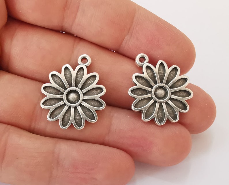 2 Flower charms Antique silver plated charms (27x22mm) G25635