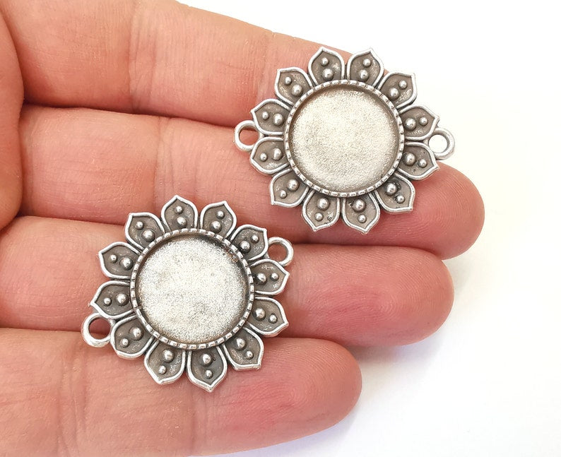 2 Flower charms connector Antique silver plated charms (36x31mm) G25395