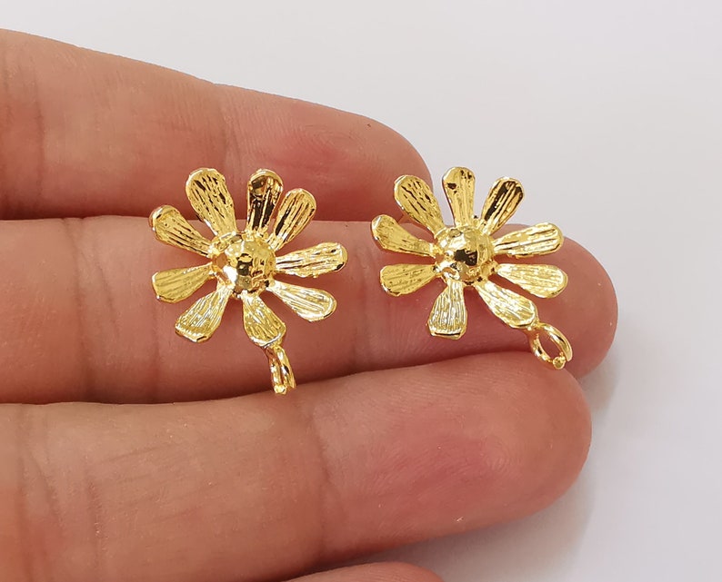 2 Brushed flower earring stud base Shiny gold plated brass earring 1 pair (25x19mm) G25647