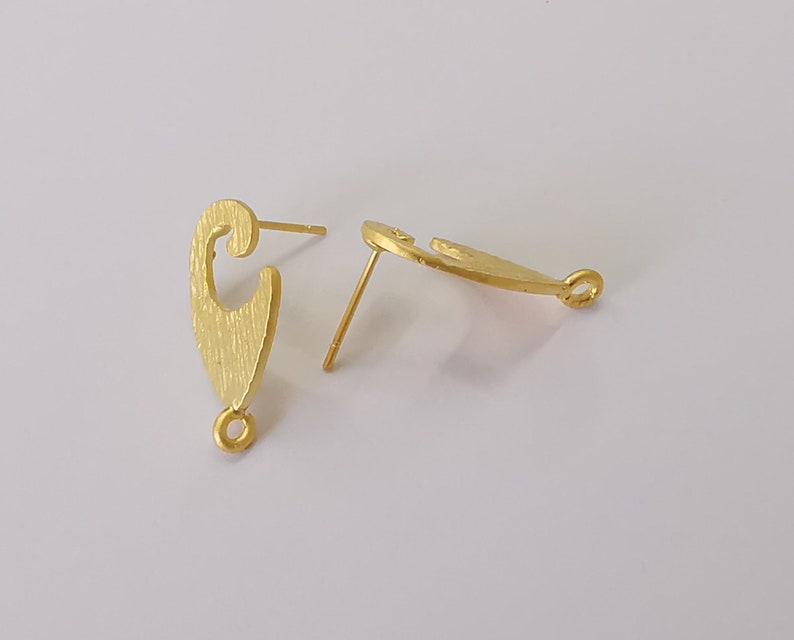 Brushed drop swirl earring stud base Gold plated brass earring 1 pair (23x13mm) G25649
