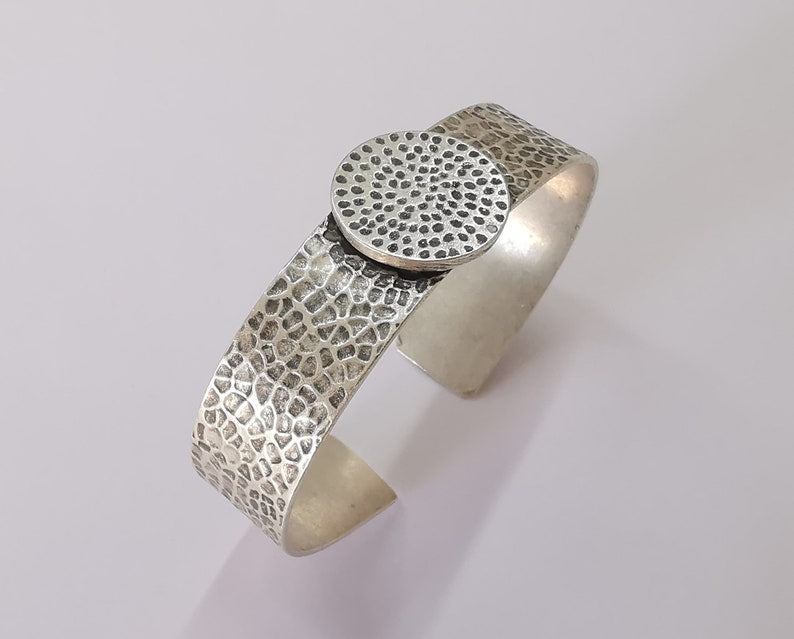Bracelet blank Resin dry flower inlay blank Cuff bezel Glass cabochon base Hammered adjustable Antique silver bracelet base (20mm ) G25678