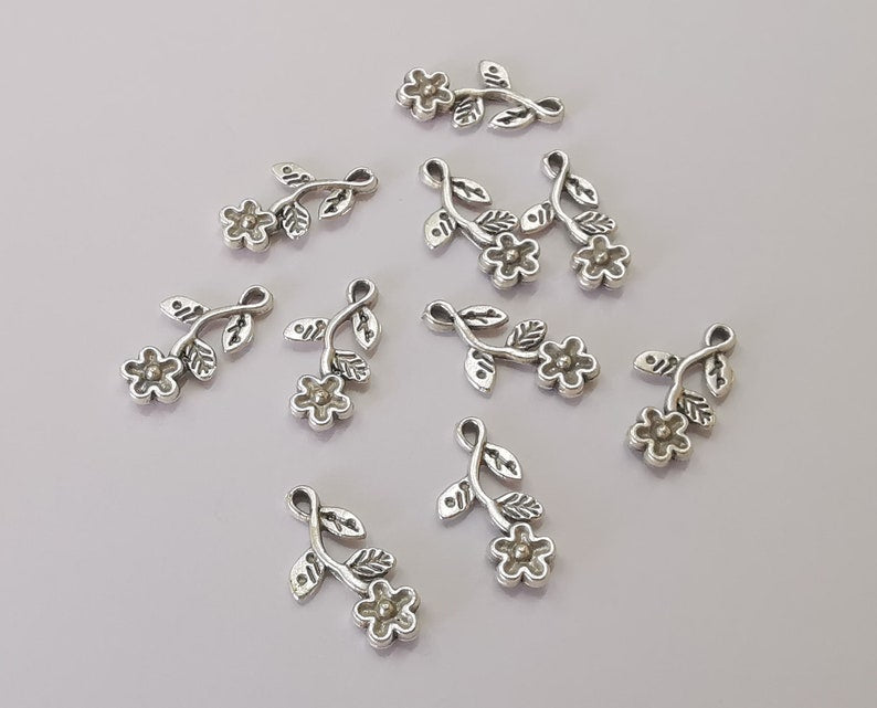 10 Flower leaf charms Antique silver plated charms (18x10mm) G24601