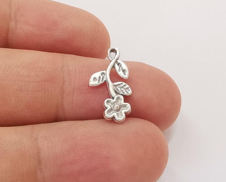 10 Flower leaf charms Antique silver plated charms (18x10mm) G24601