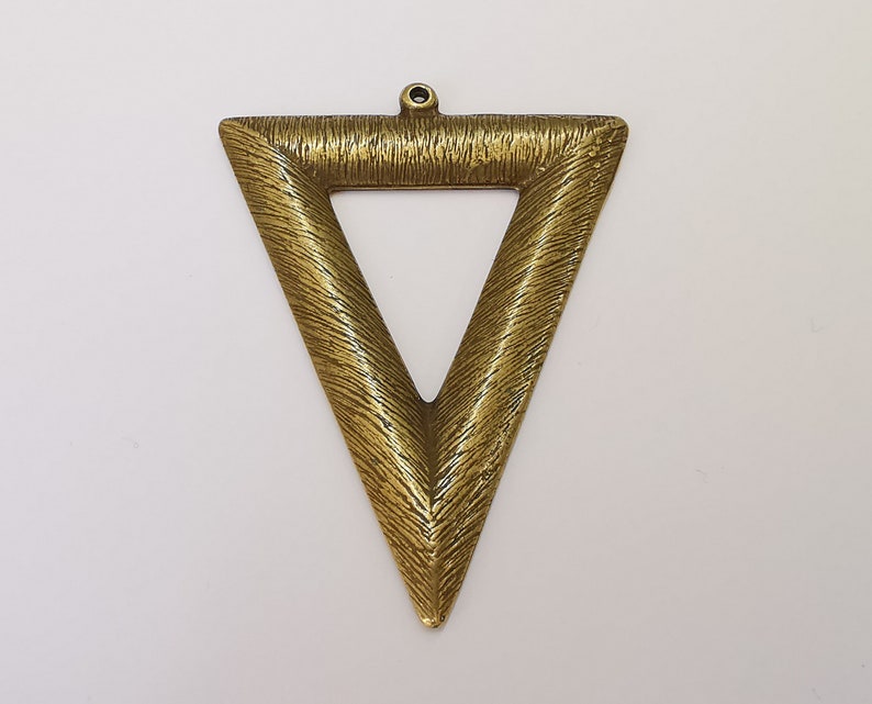 Brushed triangle pendant Antique bronze plated pendant (76x58mm) G25418