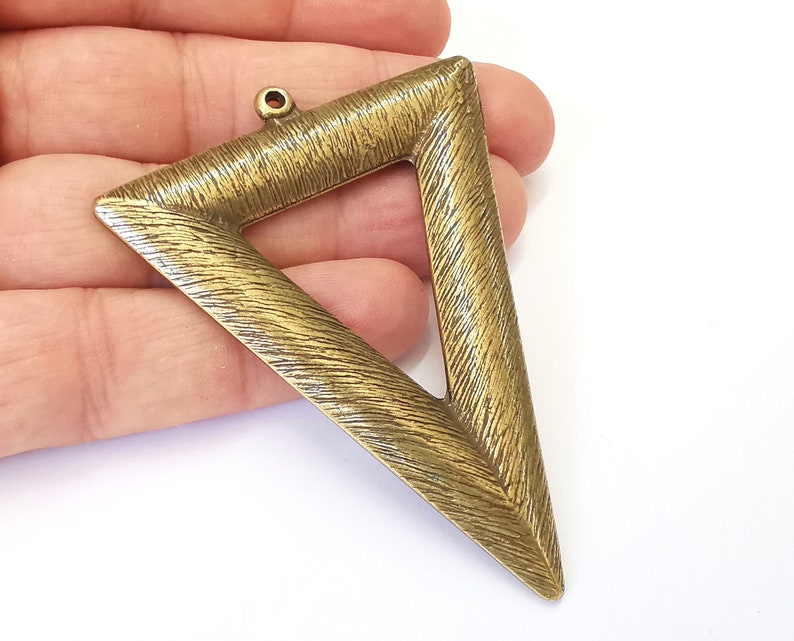 Brushed triangle pendant Antique bronze plated pendant (76x58mm) G25418