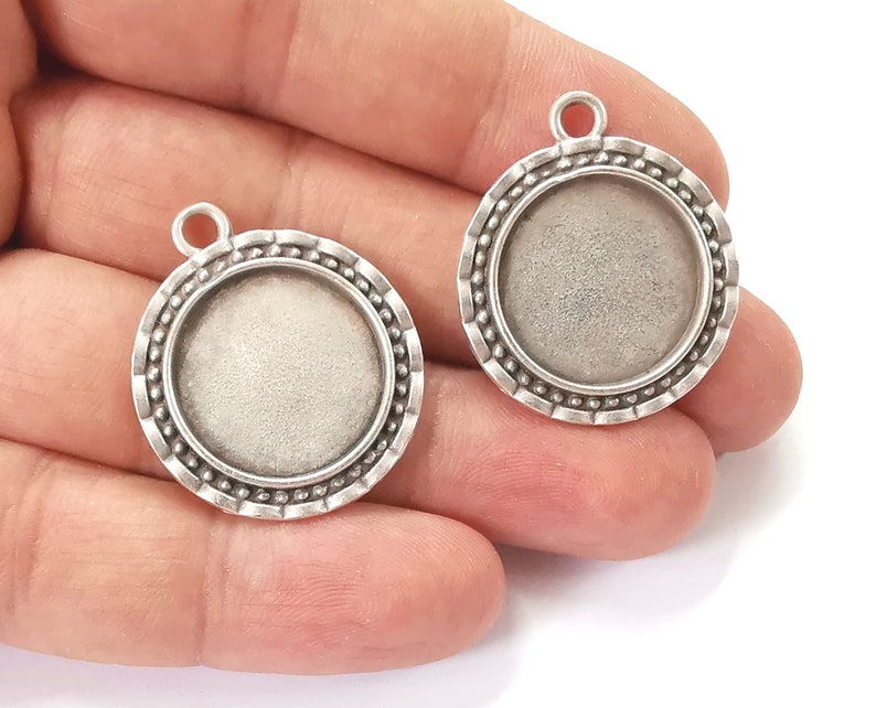 2 Round frame pendant base blank settings bezel Antique silver plated pendant (32x27mm) (20mm Blank Size) G25432