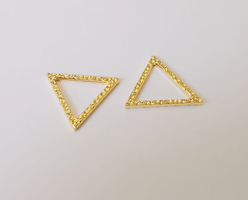 5 Triangle charms (double sided) Shiny gold plated charms (21x19mm) G25457