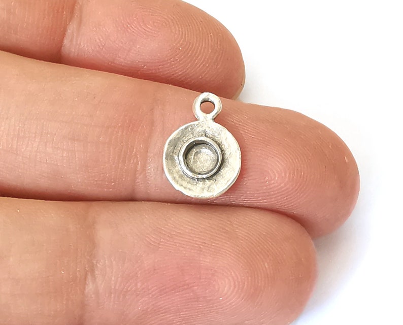 10 Round bezel charm blank base Antique silver plated Brass 14x10mm (Blank Size 4mm) G25462