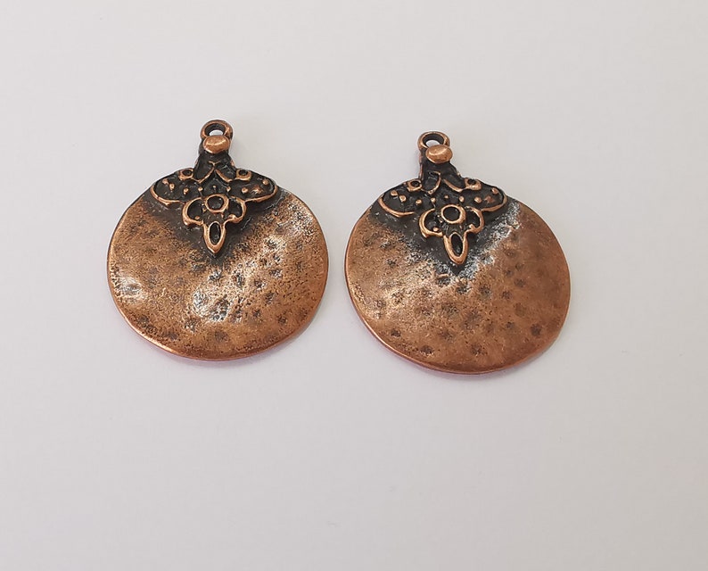 2 Hammered round ethnic charm Antique copper plated charms (38x30mm) G25723
