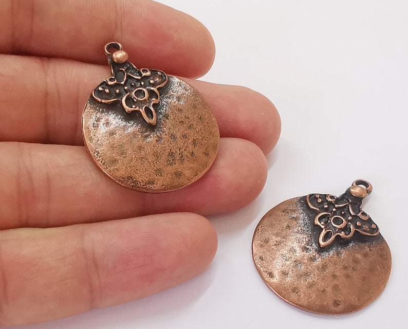 2 Hammered round ethnic charm Antique copper plated charms (38x30mm) G25723