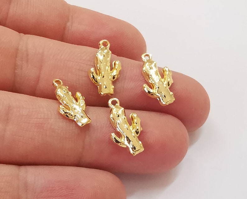 10 Cactus charms Shiny Gold plated charms (17x10mm) G25739