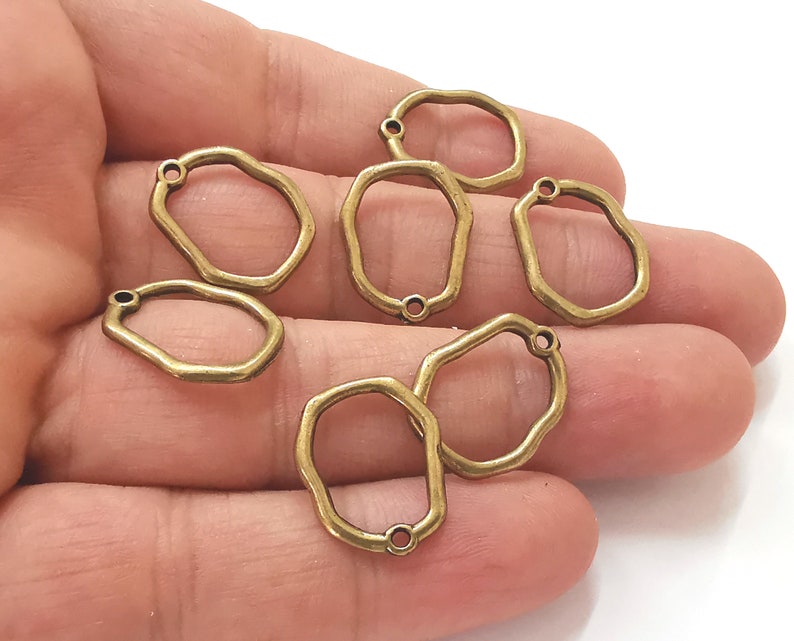 10 Round charms Antique bronze plated charms (19x15mm) G25558