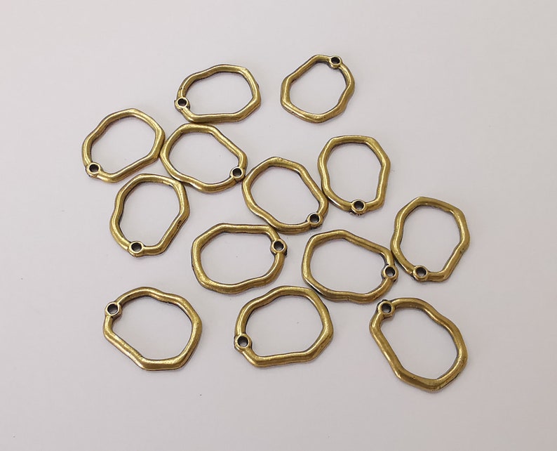 10 Round charms Antique bronze plated charms (19x15mm) G25558